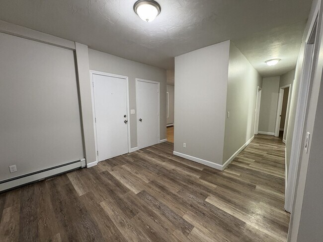 Building Photo - 171 Pleasant St