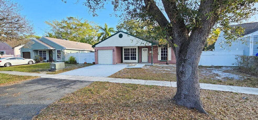 Building Photo - 1251 SW 84th Ter