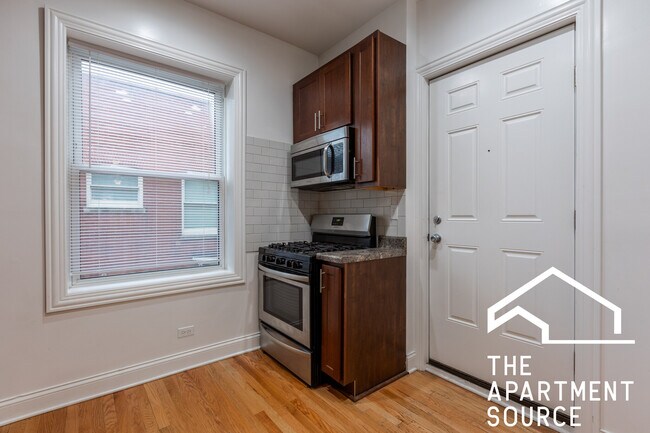 Building Photo - 4502 N Sheridan Rd