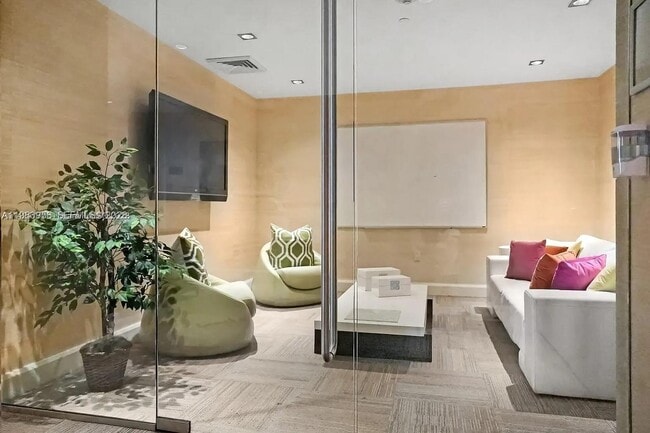 Building Photo - 950 Brickell Bay Dr