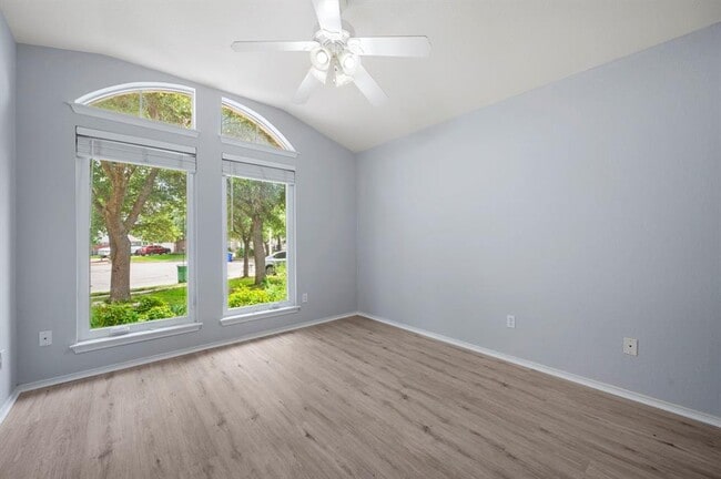 Building Photo - 903 Settlement Cove