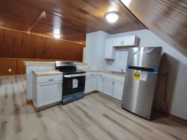 Building Photo - 109 Pleasant St