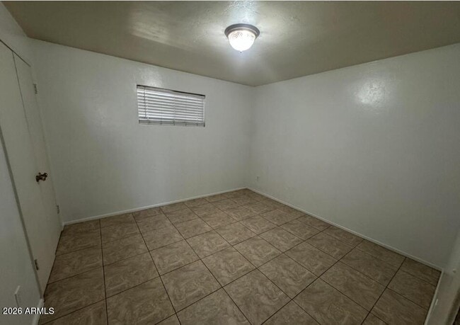 Building Photo - 625 E Broadway Rd