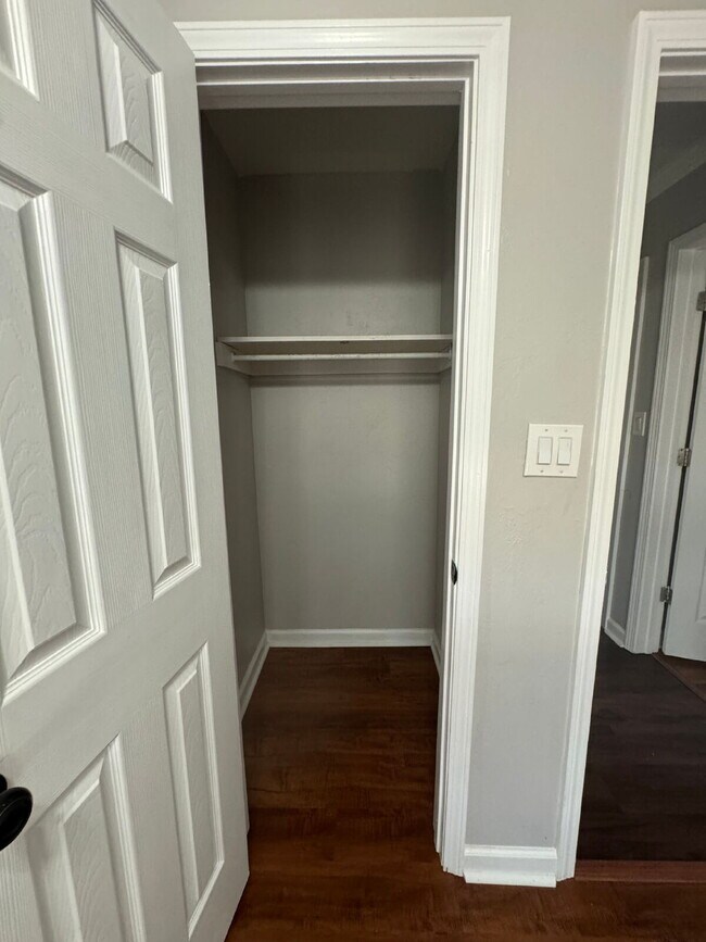 Building Photo - 3BR/2.5BA Off Lake Braford