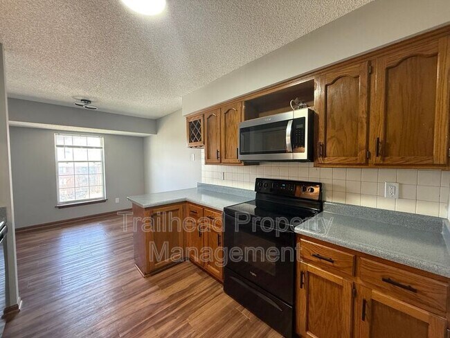 Building Photo - 3413 NW Duncan Rd