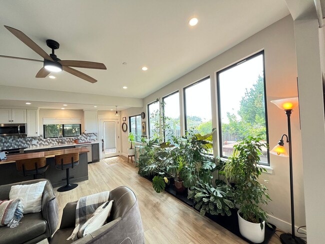 Building Photo - Exceptional Luxury One Bedroom Fully Furnished - Morro Bay w/Views