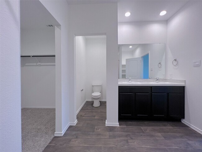 Building Photo - 14927 Cypress Holw Dr