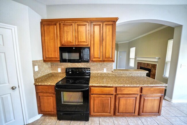 Building Photo - Stunning 4-Bedroom Home in Live Oak Hills,...