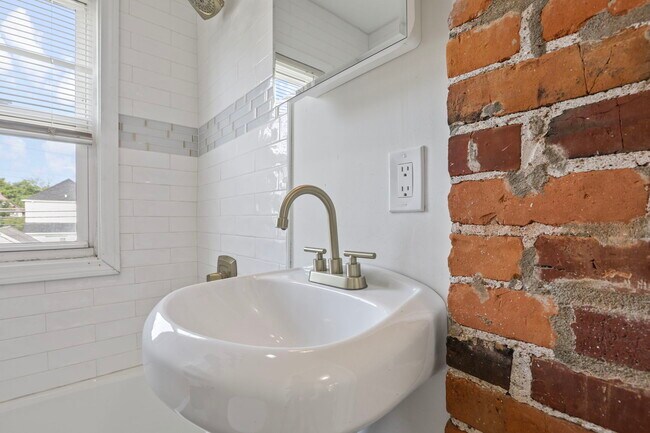 Building Photo - 187 Avondale Ave