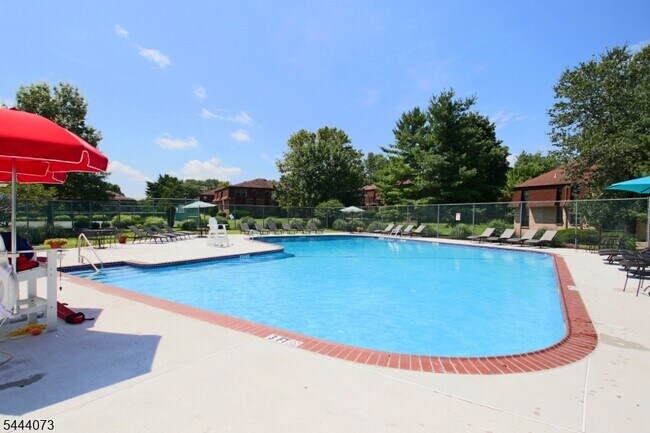Building Photo - 1404 Normandy Ct