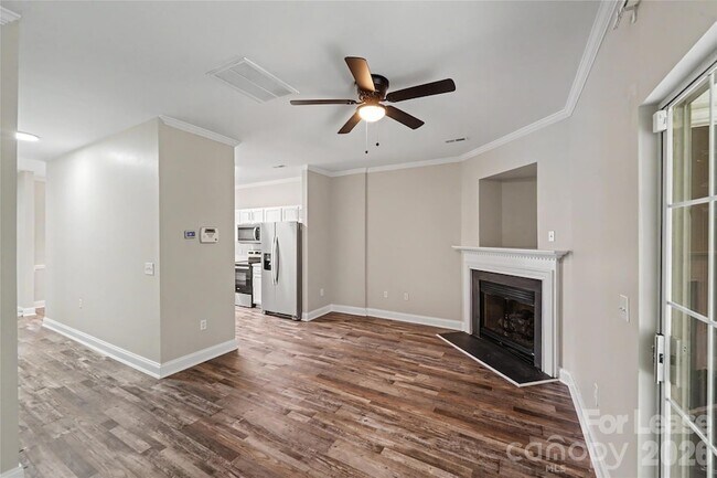 Building Photo - 2120 Sardony Ln