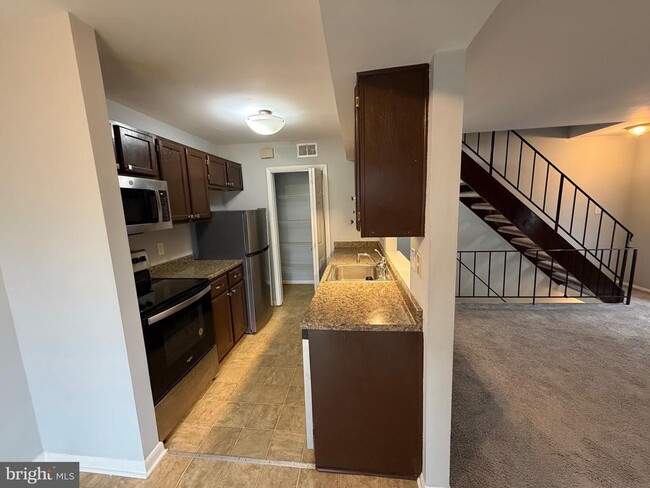 Building Photo - 153 Hammershire Rd