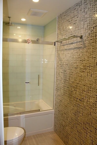 Building Photo - 141 S Clark Dr