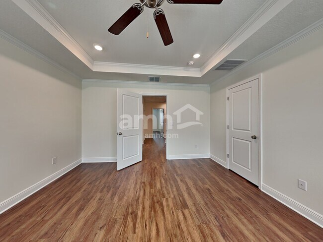 Building Photo - 27273 St Andrews Ave