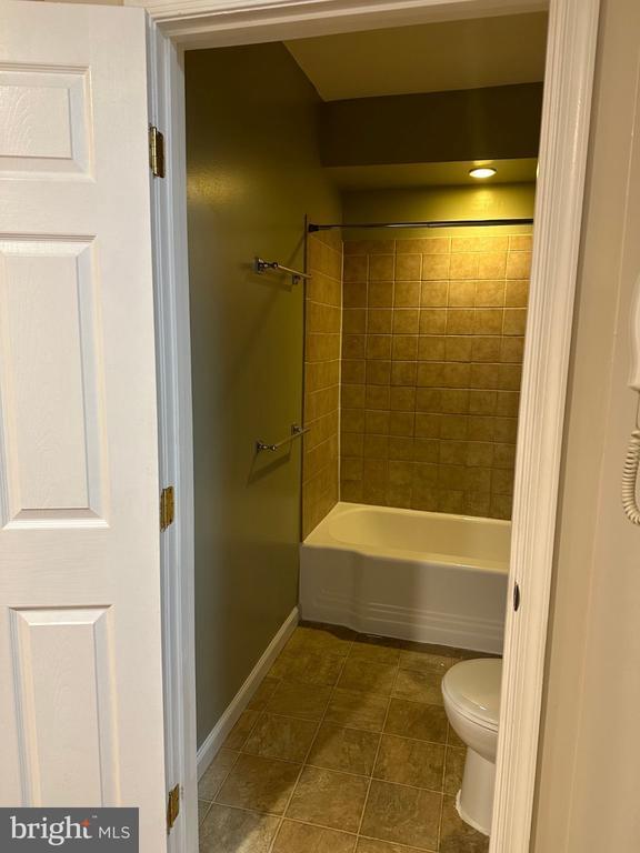 Building Photo - 1913 Rosedale St NE