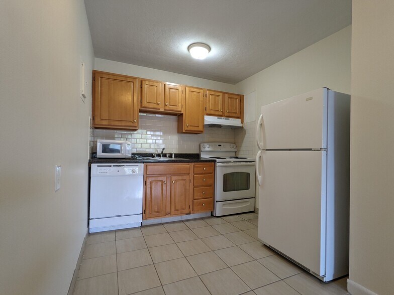 Building Photo - 75 Gardner St