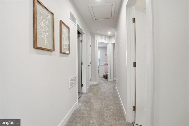 Building Photo - 60 Pratt Ln