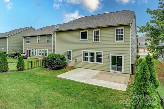 Building Photo - 131 Cherry Bark Dr