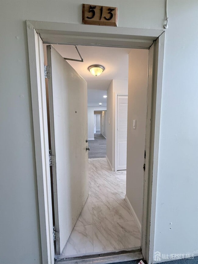 Building Photo - 513 Edison Glen Terrace