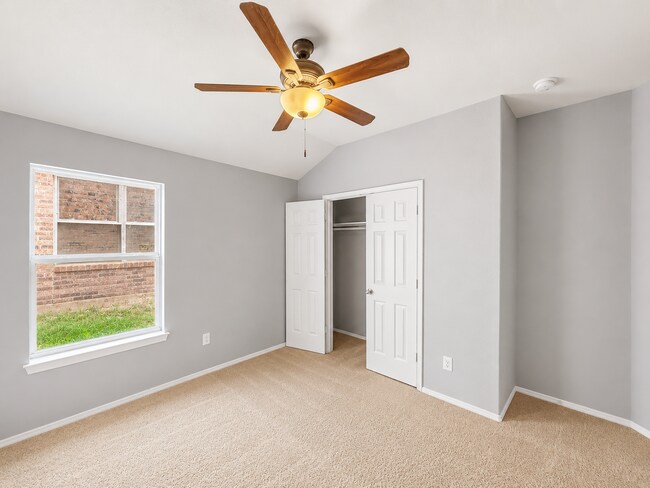 Building Photo - 10420 Devin Ln