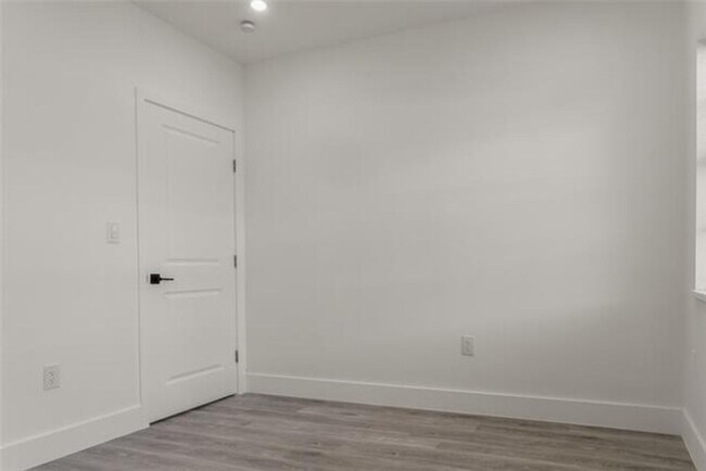 Building Photo - 2724 SW 34th Ct