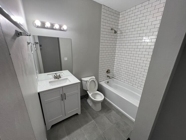 Building Photo - Renovated 2BR House