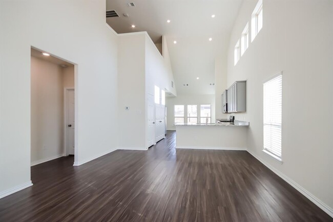 Building Photo - 12543 Highgrove Springs Dr