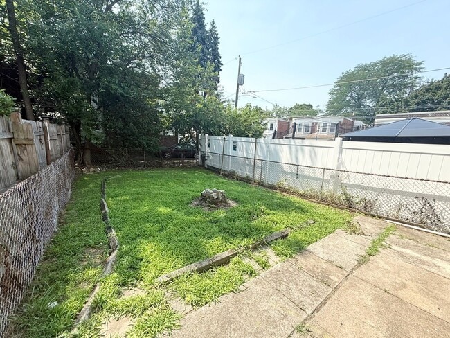 Building Photo - 242 Pusey Ave