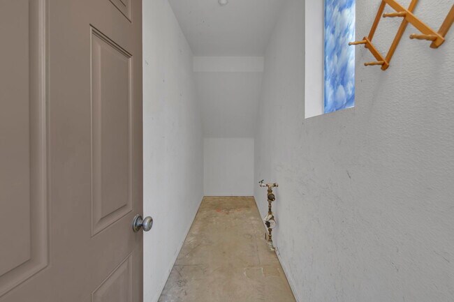Building Photo - 3183 Dehesa Rd