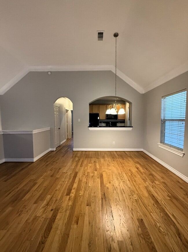 Building Photo - 2939 Clinton Dr