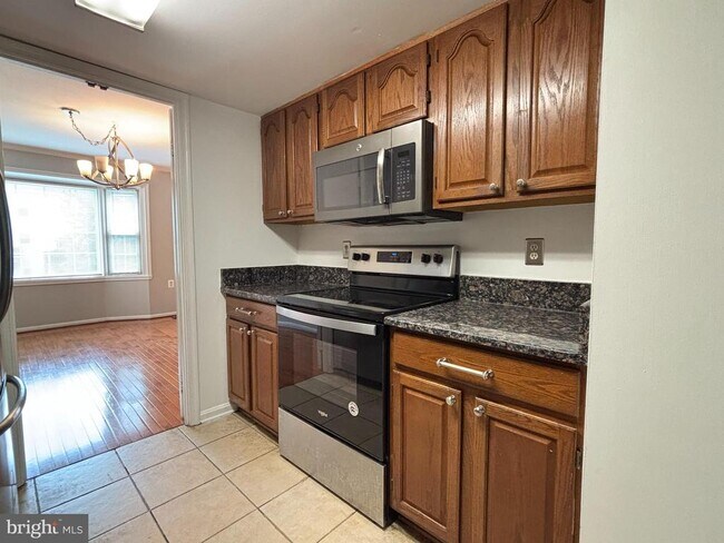 Building Photo - 12700 Inverness Way