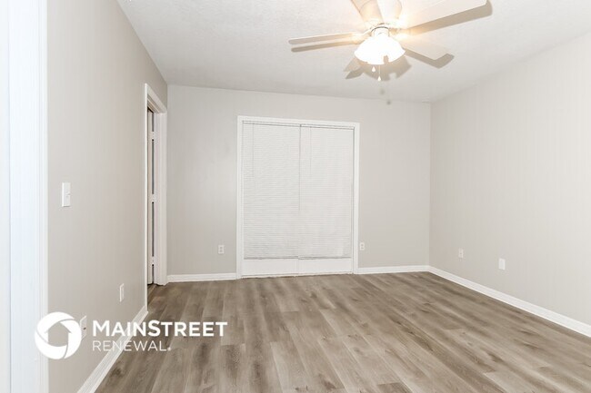 Building Photo - 2307 SW Kent Cir