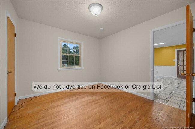Building Photo - 5842 Columbine Rd