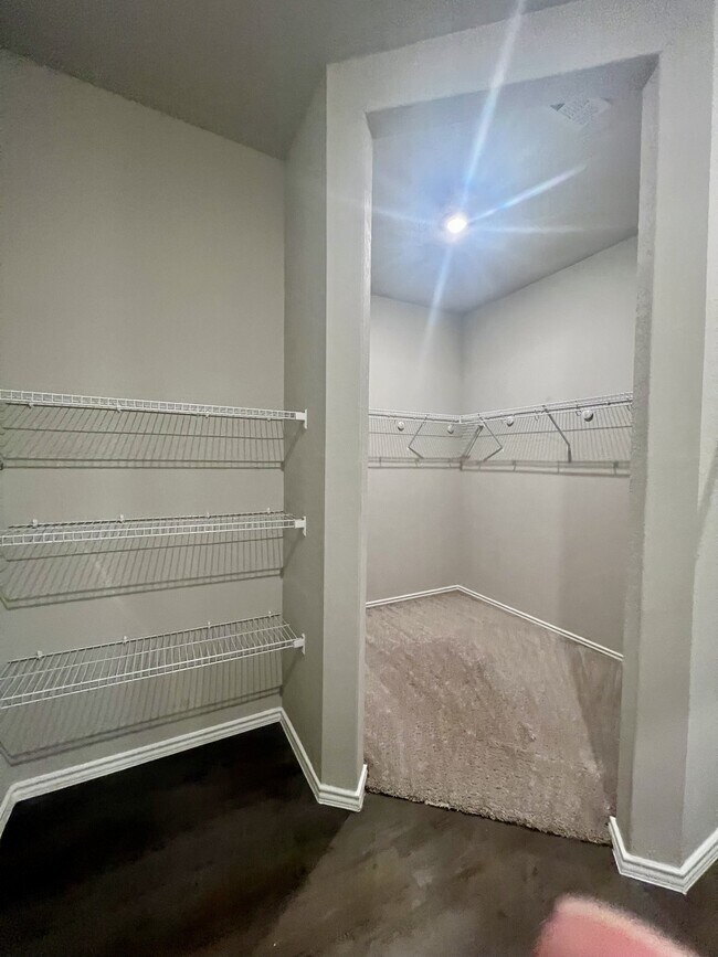 Building Photo - 596 Jennifer Wy