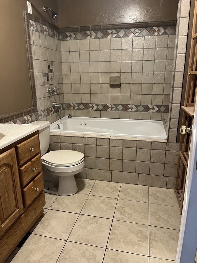 Building Photo - 1160 Tule Dr