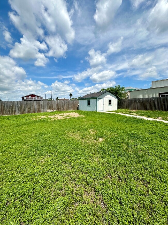Building Photo - 1402 Avenue K