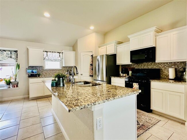 Building Photo - 5613 Sacco St