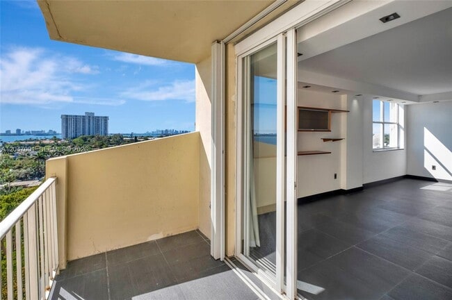 Building Photo - 11111 Biscayne Blvd