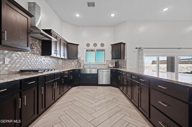 Building Photo - 3729 Surmise St