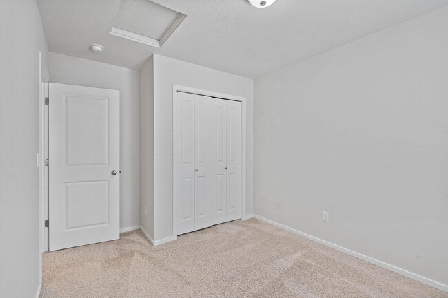 Building Photo - Sparkling clean newer 4-bdrm/3.5-bath townhome near Forest Park. 2-car garage, $500 move-in special
