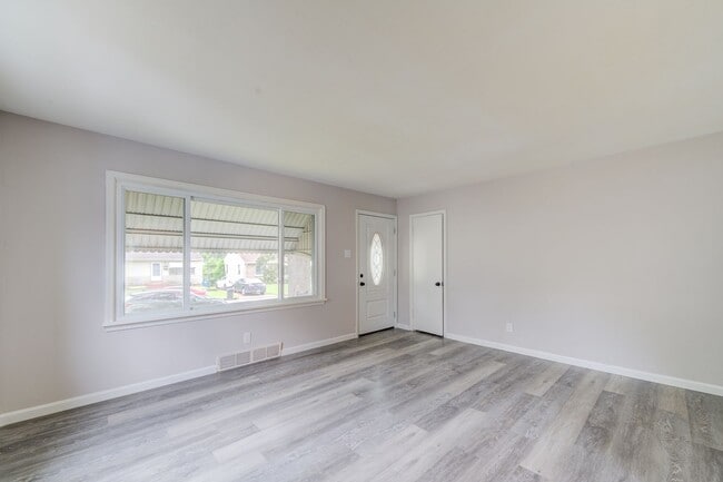 Building Photo - Beautiful 2-Bed, 1-Bath House in Overland ...