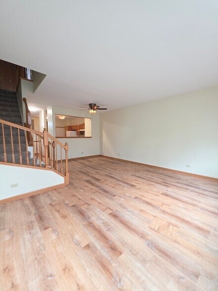 Building Photo - 10 Waverly Ct