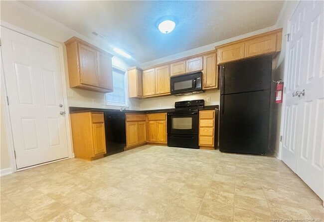 Building Photo - 3332 Kenmont Ln