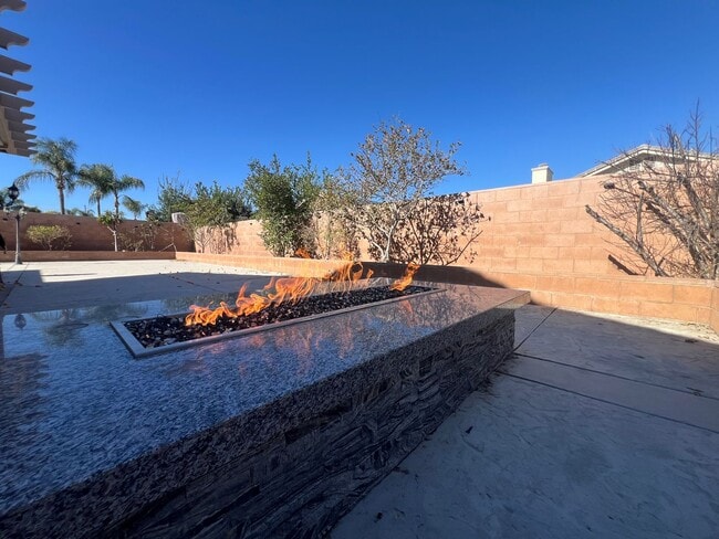 Building Photo - Beautiful 5bed 3bath Colton Home!