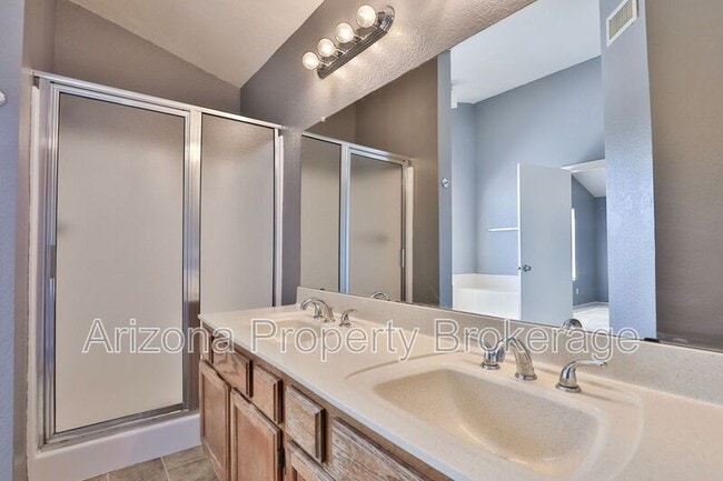 Building Photo - 1653 E Cindy St