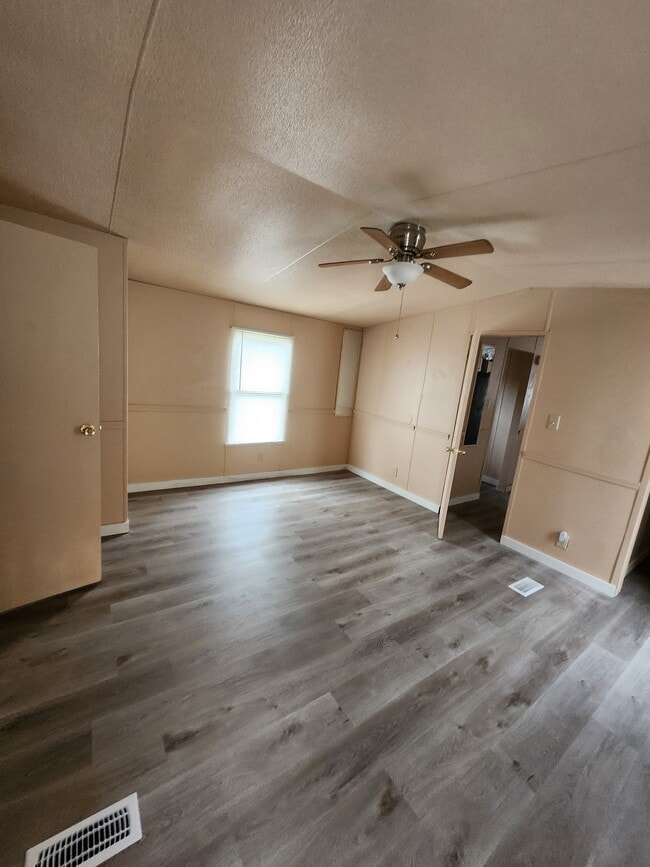 Building Photo - 2519 Openview Dr