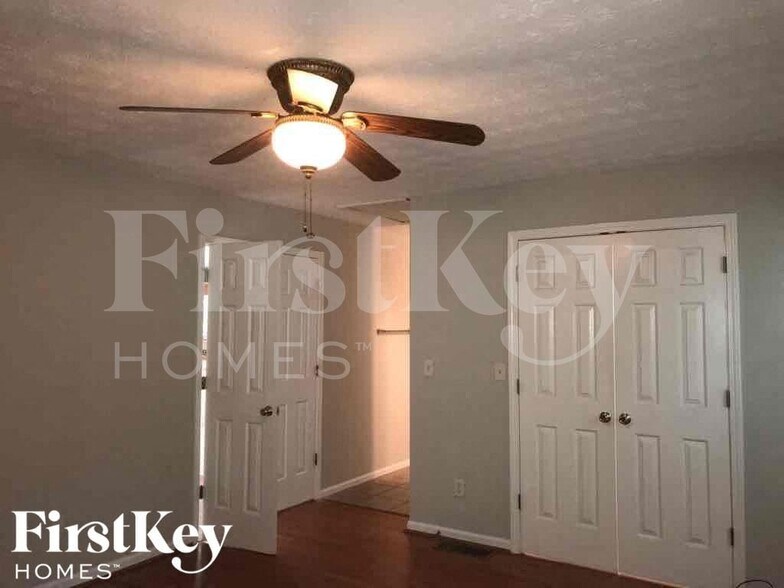 Building Photo - 5036 Balus Dr