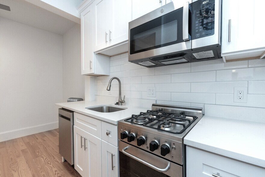 Building Photo - 89 Park Dr