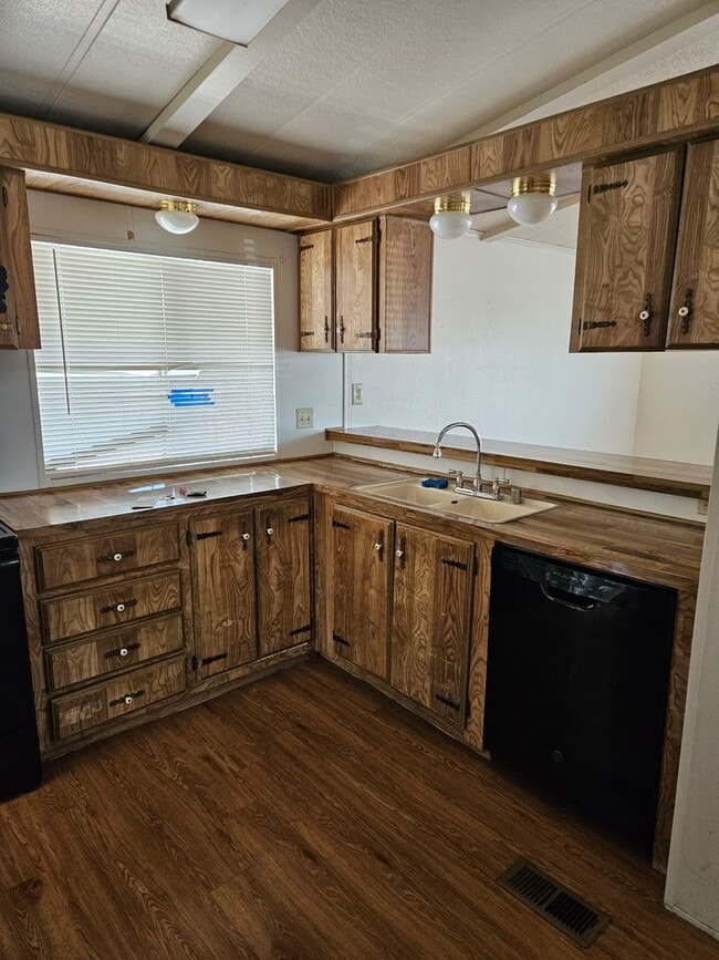 Building Photo - 2BED/2BATH MANUFACTURED HOME