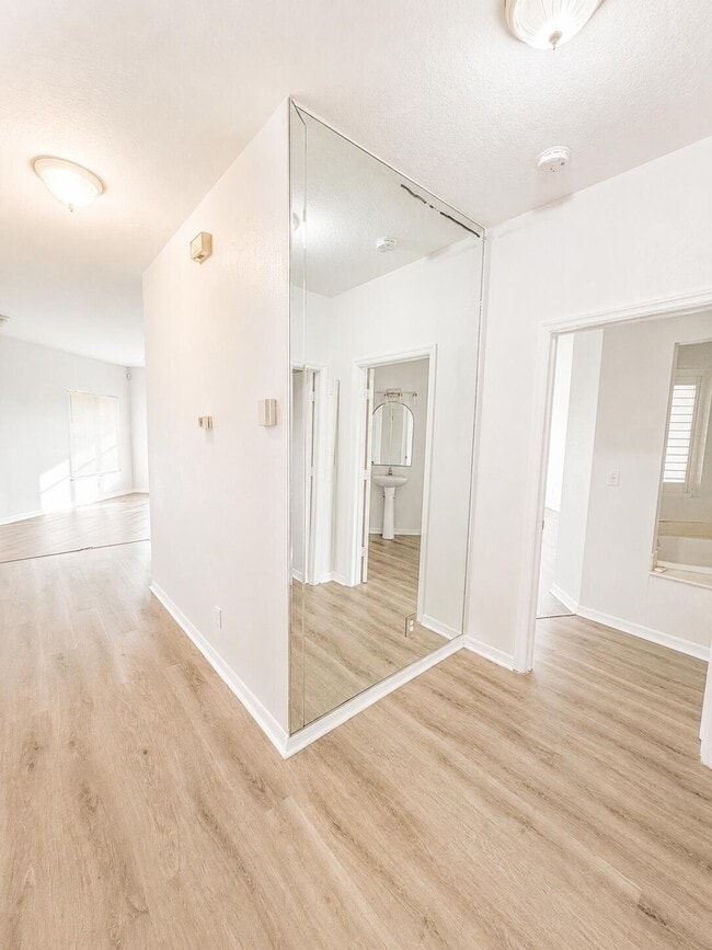 Building Photo - 9833 Perfect Dr